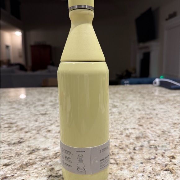 Stanley Slim Bottle 20oz - Picture 2 of 3